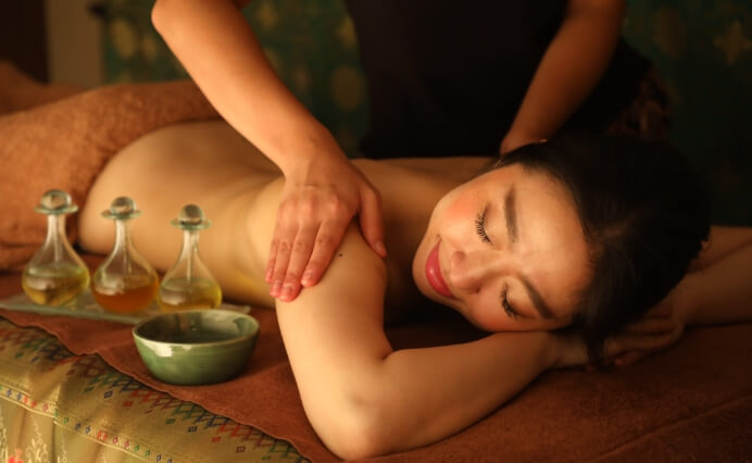 本場インドのアーユルヴェーダ追求と医学や解剖学の視点を取り入れた独自技術開発力